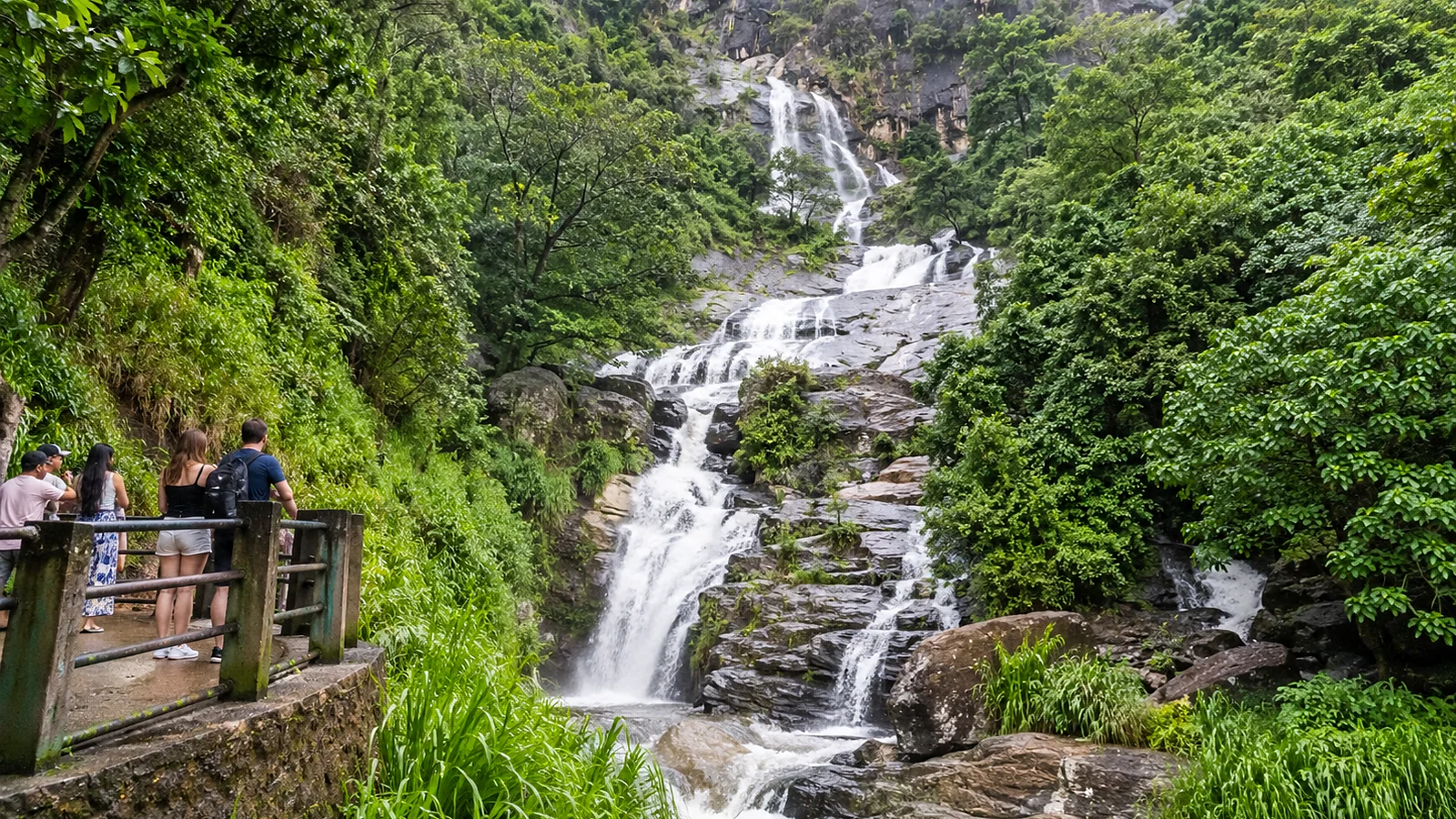 13-Day Highlands, Tea Country and Scenic Rail Tour
