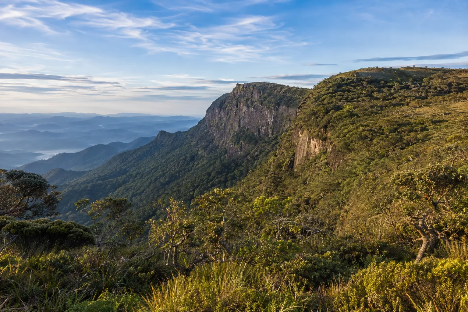 World’s End escarpment and montane landscape at Horton Plains